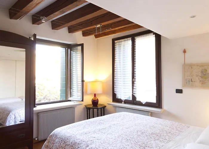 Διαμέρισμα Cannaregio Retreat With Canal View Βενετία