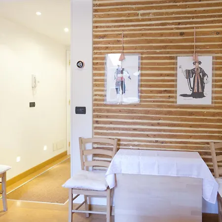 Cannaregio Retreat With Canal View Venice
