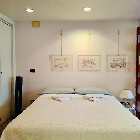 Cannaregio Retreat With Canal View Appartamento Venezia