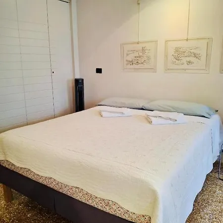 Cannaregio Retreat With Canal View *