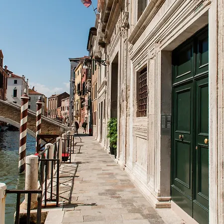 Cannaregio Retreat With Canal View Apartamento Venecia