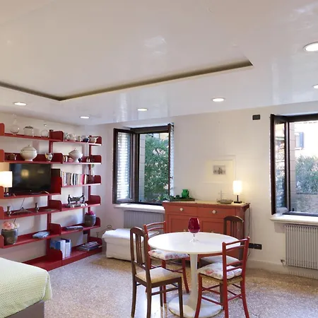 Cannaregio Retreat With Canal View Apartamento Venecia